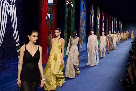 dior 18ct gold runway|dior curveball runway.